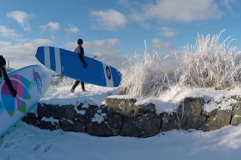 Vidéo : Du SUP en Suède en hiver