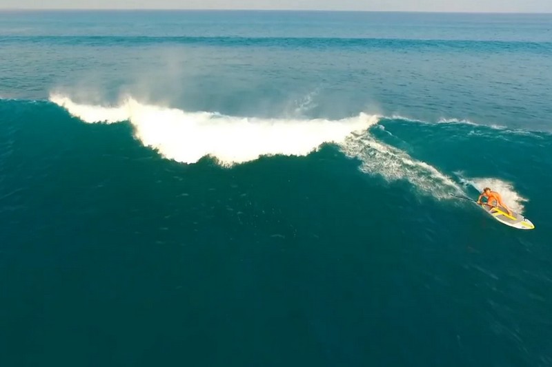 Vidéo : Big Island, 1 drone et 1 SUP surfer