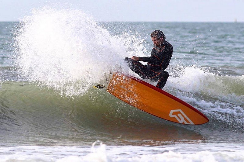 Arthur Arutkin en SUP surfing à Wissant